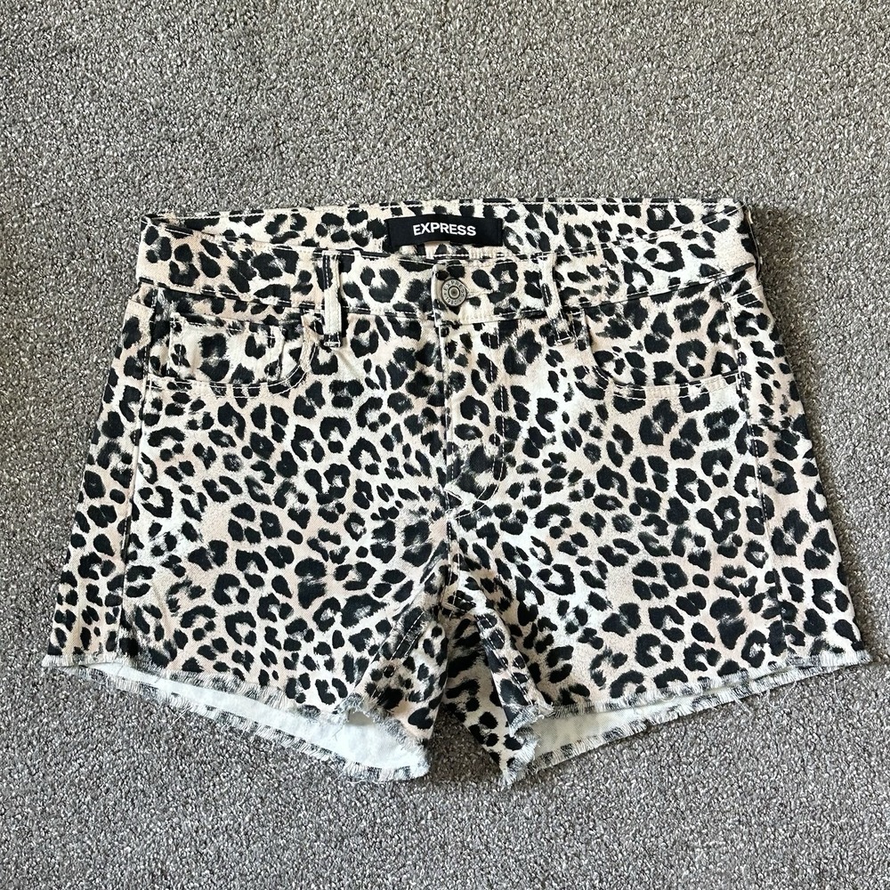 Express Shortie Mid-Rise Shorts Size 8 Leopard Print Stretch+ Raw Hem